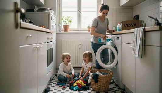 Une famille réunie dans la cuisine pour s’occuper du linge